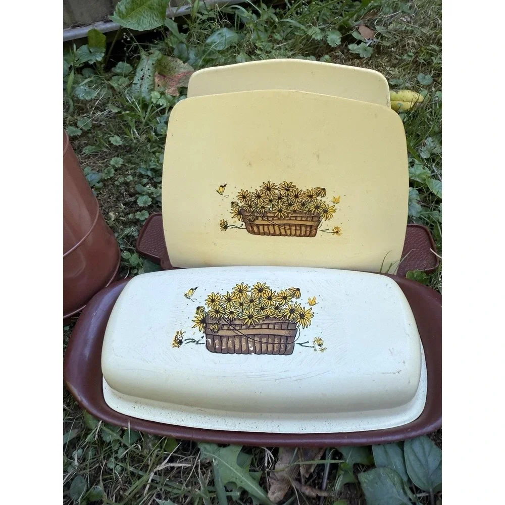Vintage Woven Wood Picnic Basket with Brass Eagle Emblem and Plastic Dish‎ Set